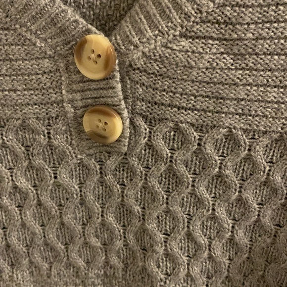 LOT #7 - Three XXL/2X Sweaters - Picture 9 of 11